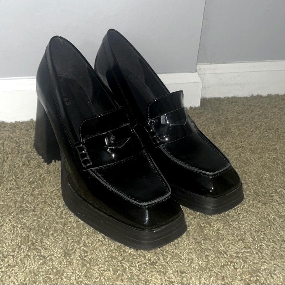 Aloha Loafers Size 9.